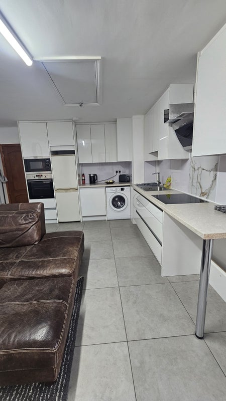 Flat Edgehill Road in Leicester