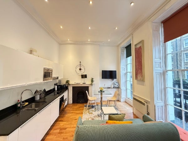 Flat Upper Berkeley Street in City of Westminster