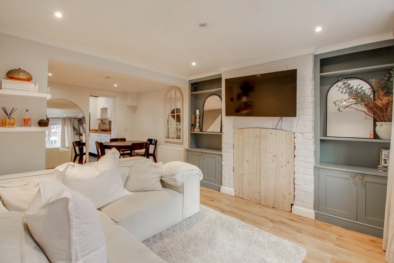 House Wing Road in Linslade