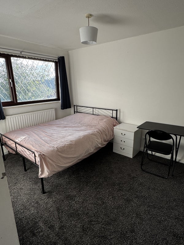 Room St John's Road in Leeds