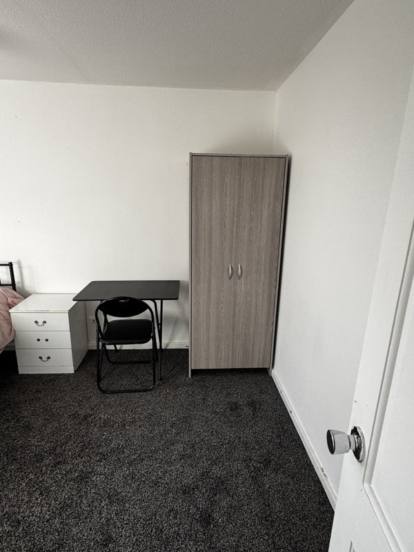 Room St John's Road in Leeds