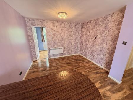 Flat Spinneyside Walk in Northampton