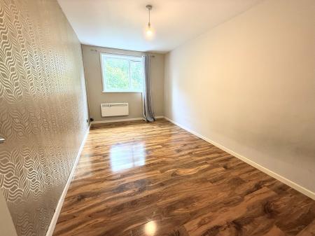 Flat Spinneyside Walk in Northampton