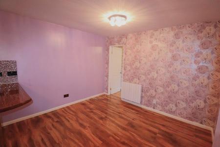 Flat Spinneyside Walk in Northampton