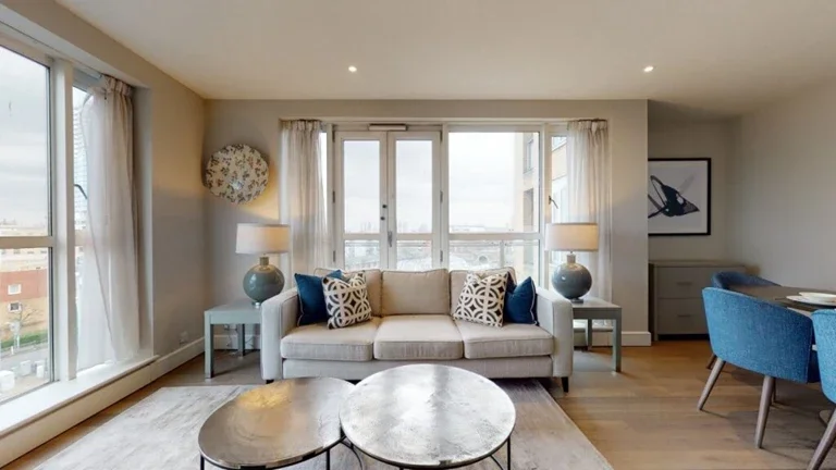Flat Westferry Circus in Greater London
