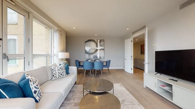 Flat Westferry Circus in Greater London