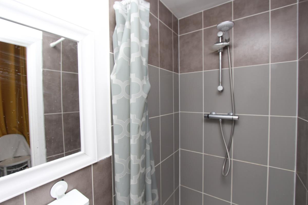 Flat Castletown Road in Greater London