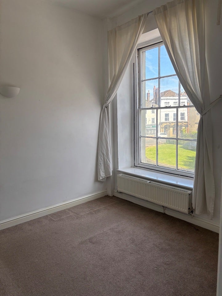 Flat Silver Street in Dursley