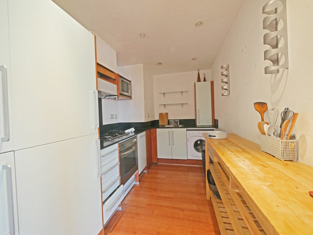 Flat Harefield Road in Greater London