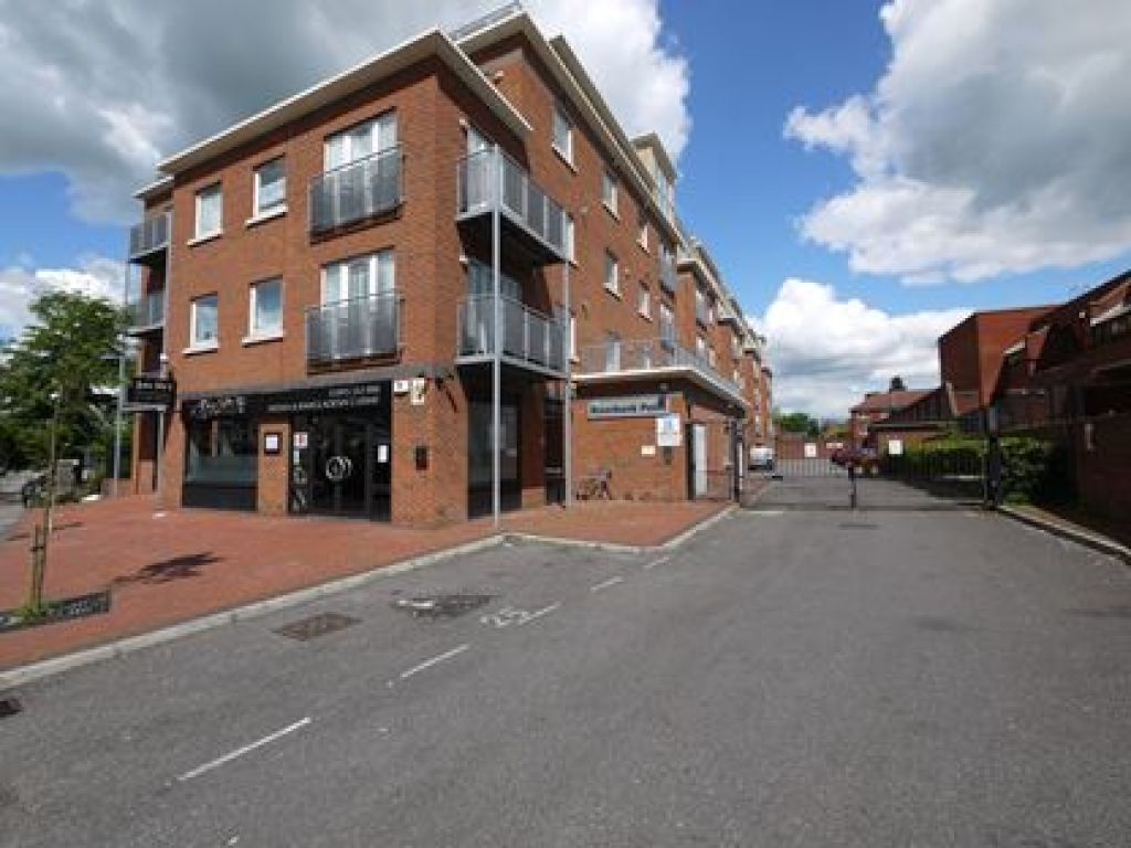 Flat Harefield Road in Greater London