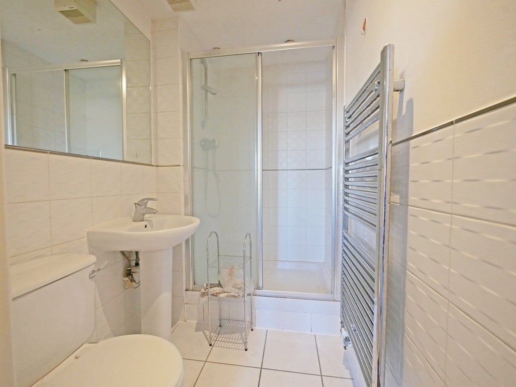 Flat Harefield Road in Greater London
