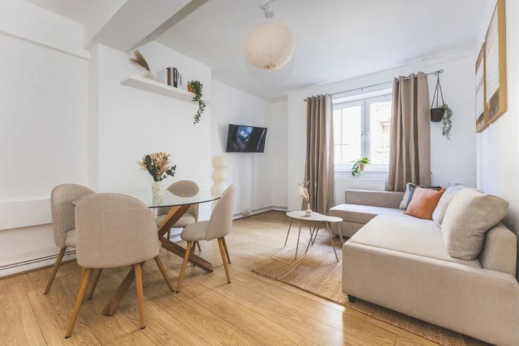 Flat Fair Street in Greater London