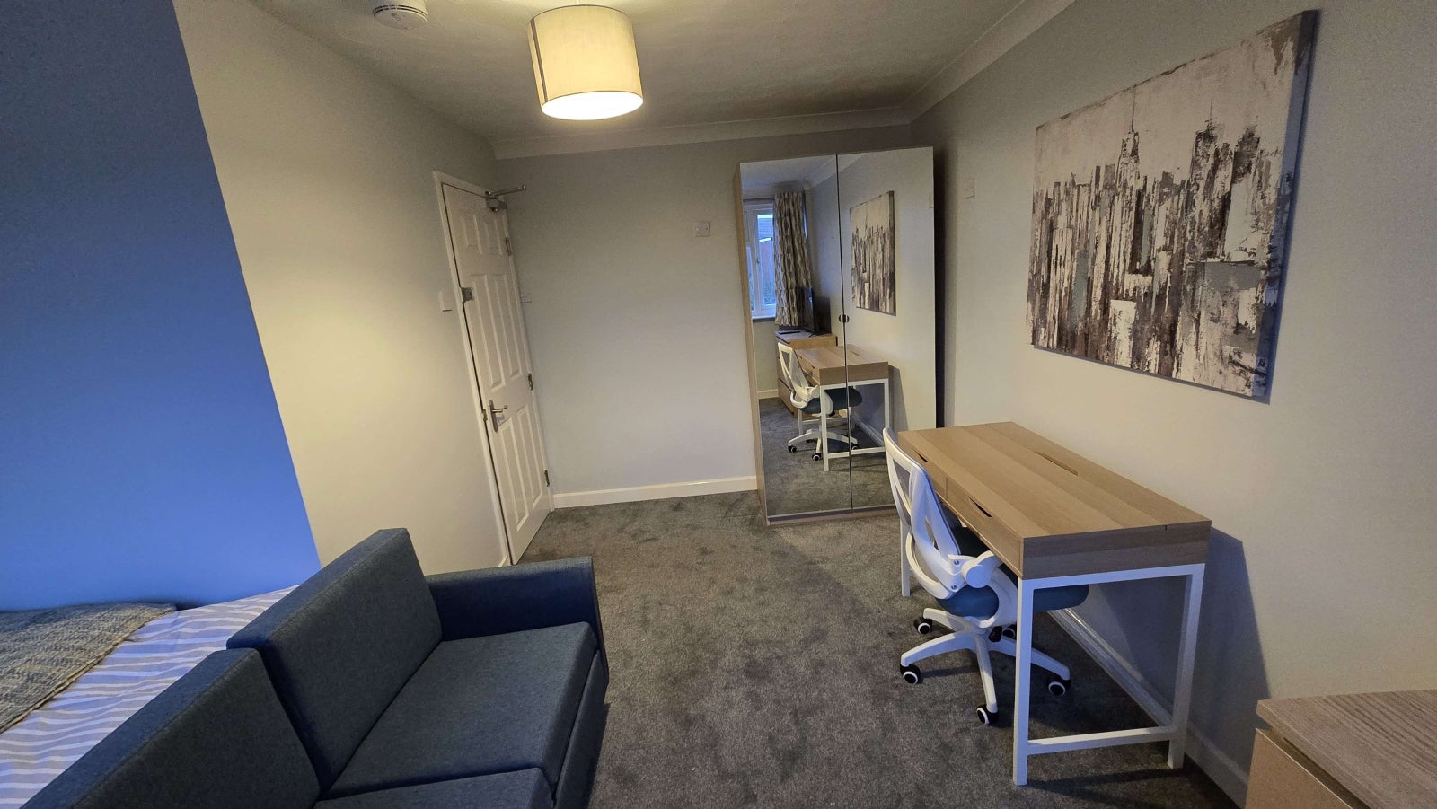 Room Chertsey Close in Luton