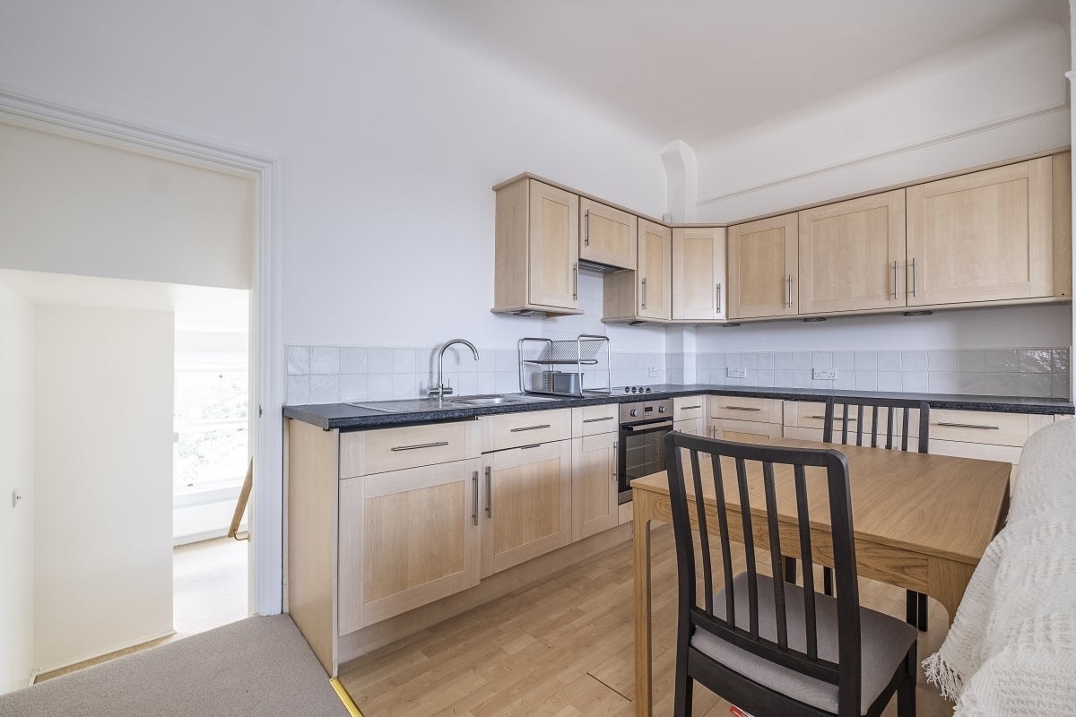 Flat Bedford Hill in Greater London
