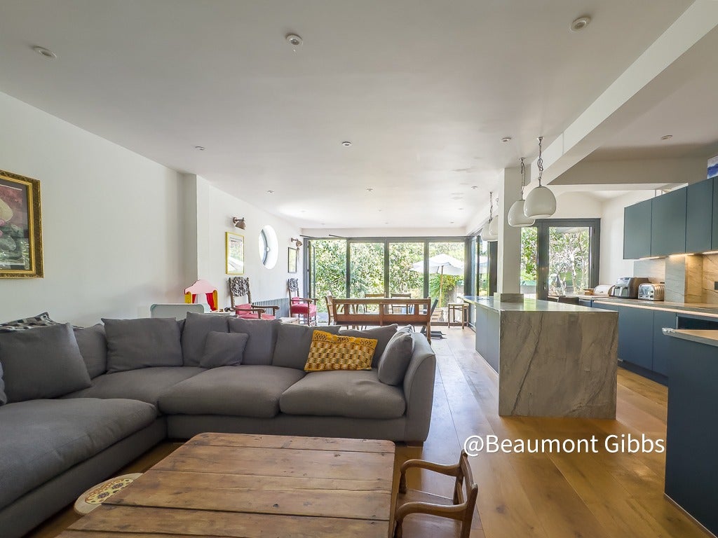 House Bassant Road in Greater London