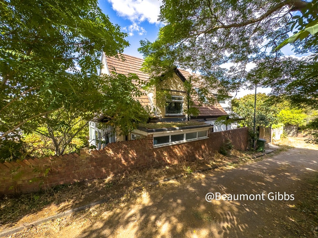 House Bassant Road in Greater London