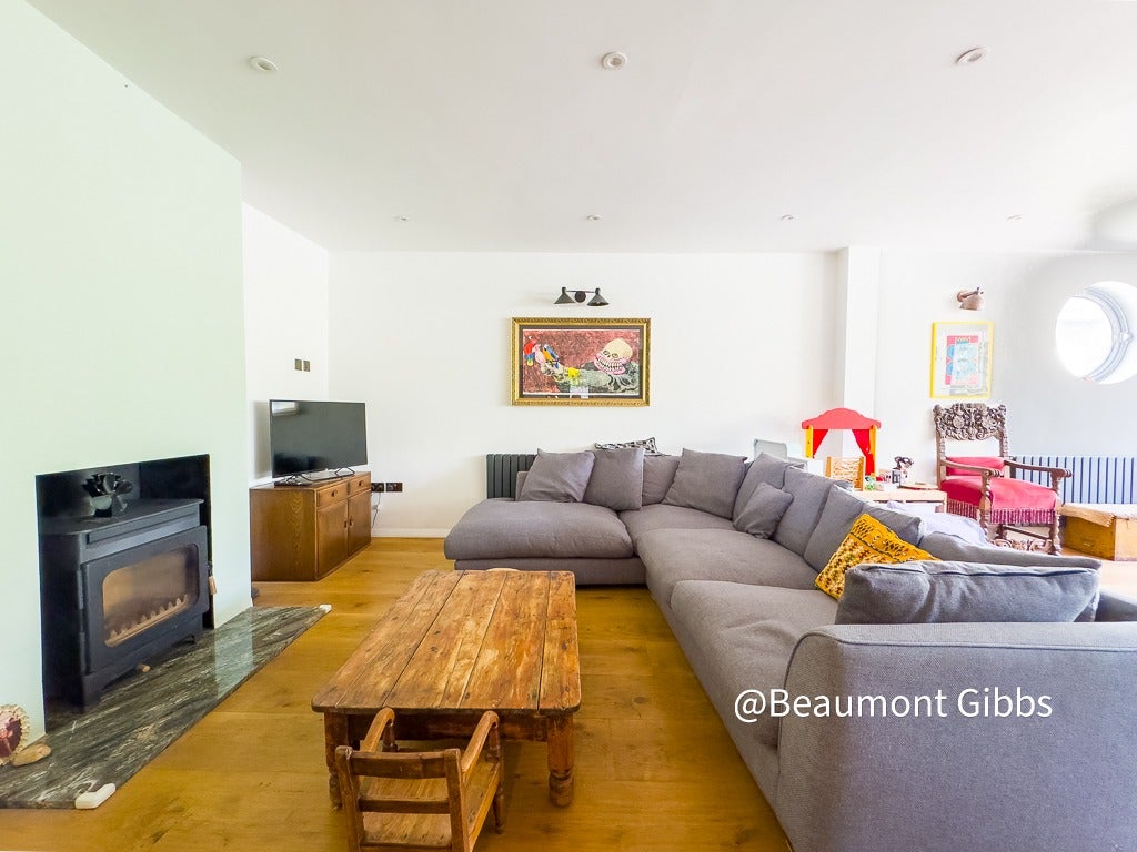 House Bassant Road in Greater London