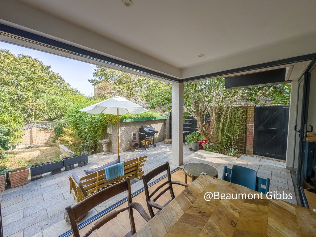 House Bassant Road in Greater London