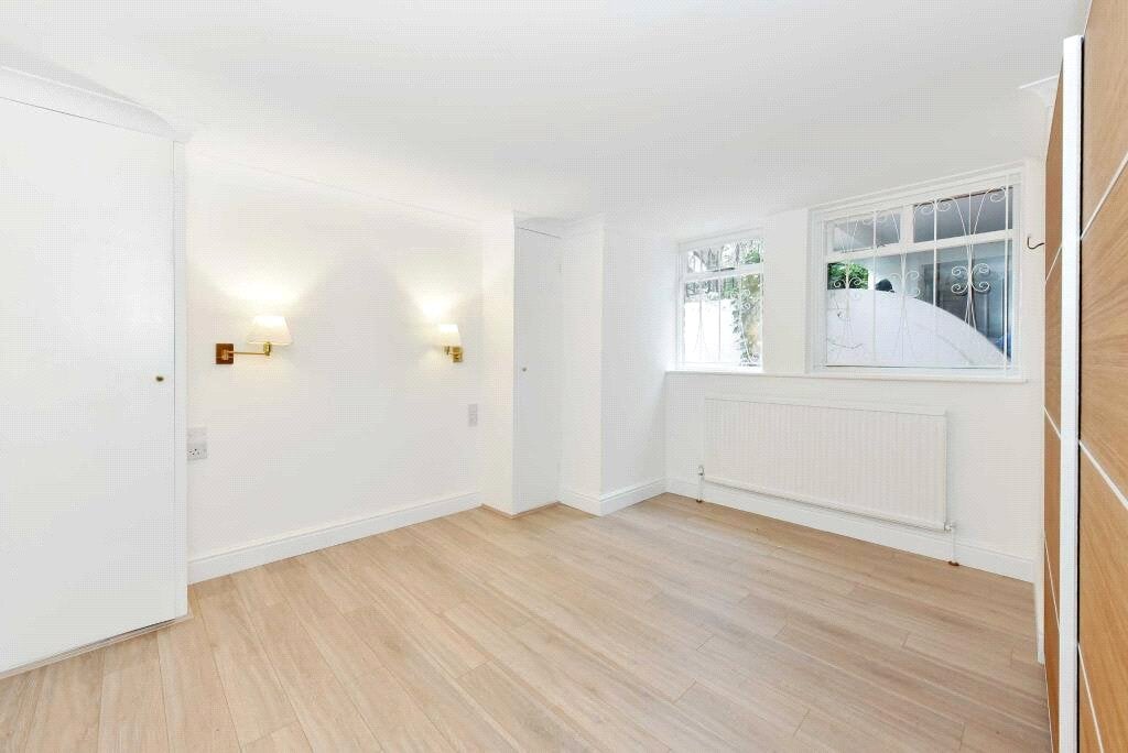 Flat Elsworthy Road in Greater London