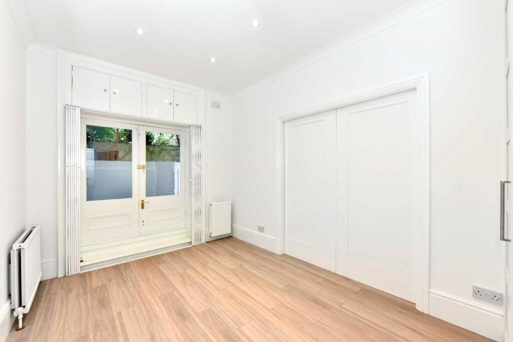 Flat Elsworthy Road in Greater London