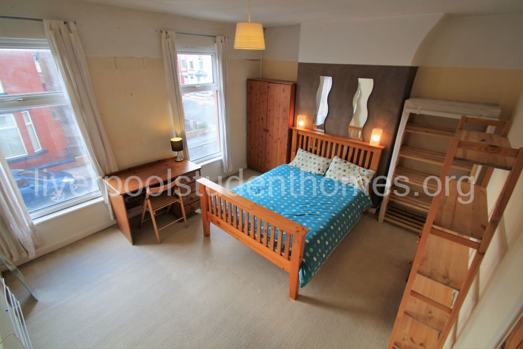 Room Shaw Street in Liverpool