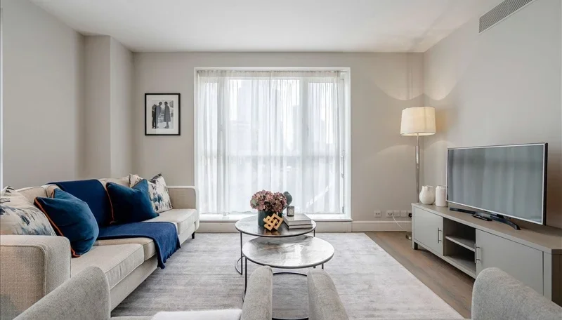 Flat Westferry Circus in Greater London