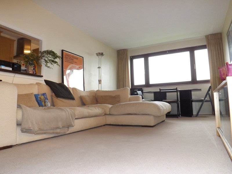 Flat Woodford Road in Greater London