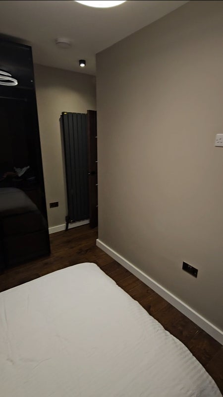 Room Long Lane in Greater London