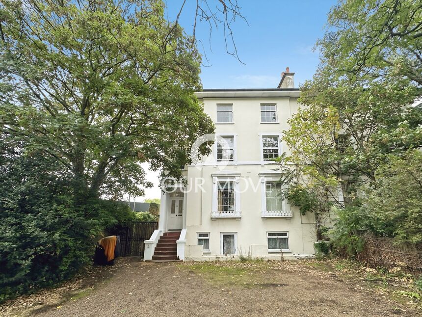 Flat Shooters Hill Road in Greater London