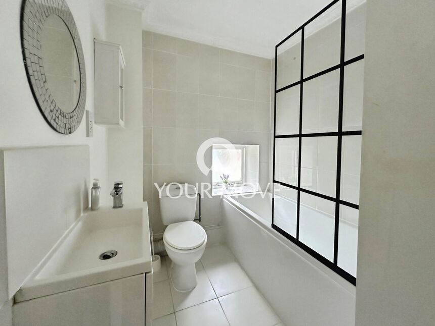 Flat Shooters Hill Road in Greater London