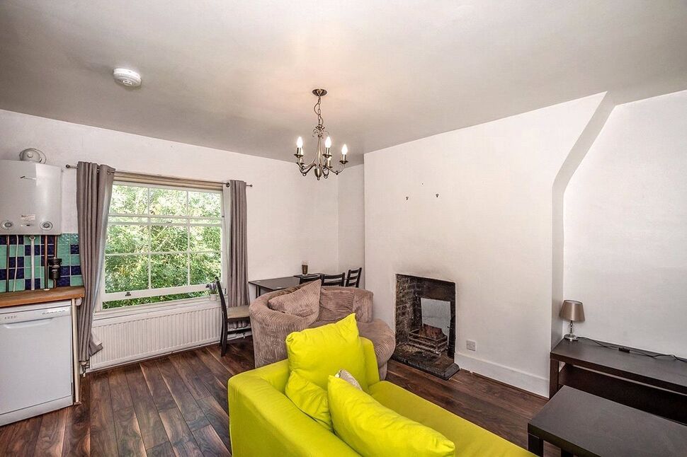 Flat Shooters Hill Road in Greater London