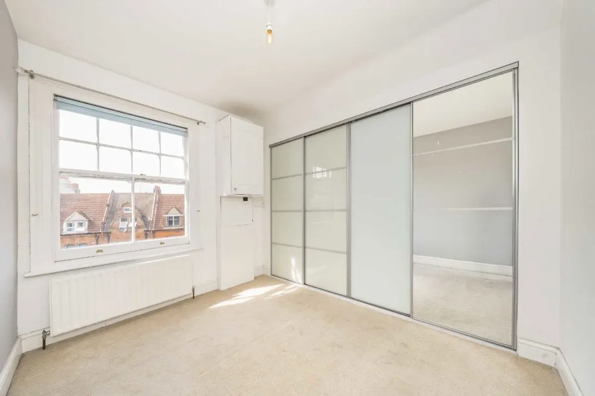 Flat Streatham High Road in Greater London