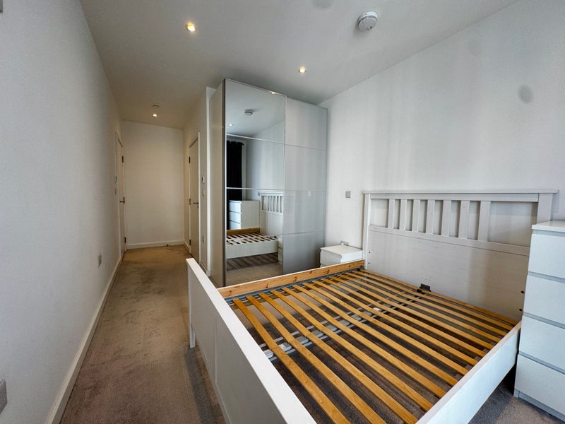 Room York Road in Greater London