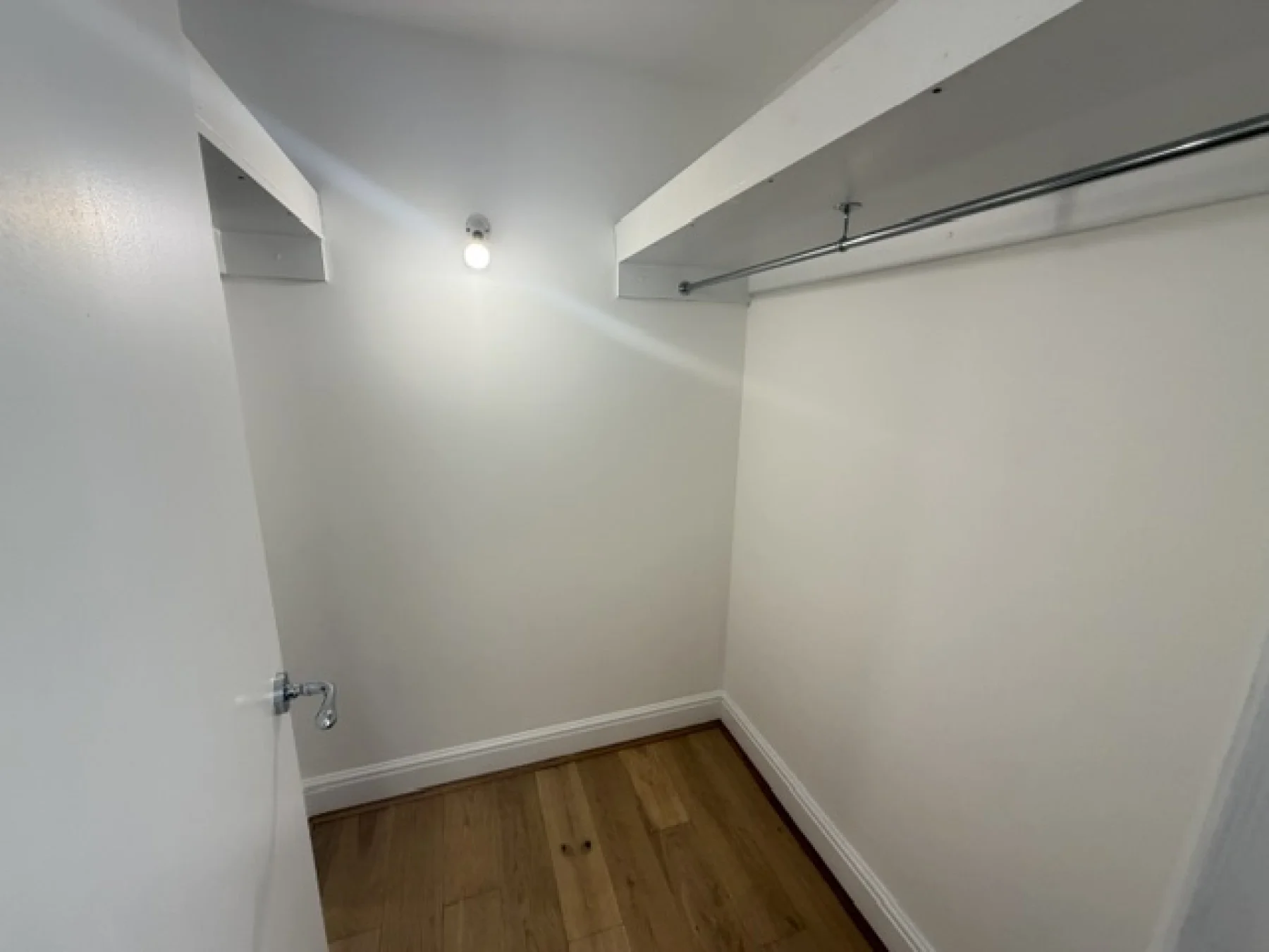 Flat Westferry Road in Greater London
