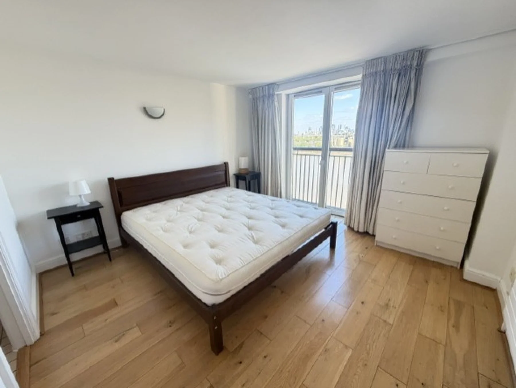 Flat Westferry Road in Greater London
