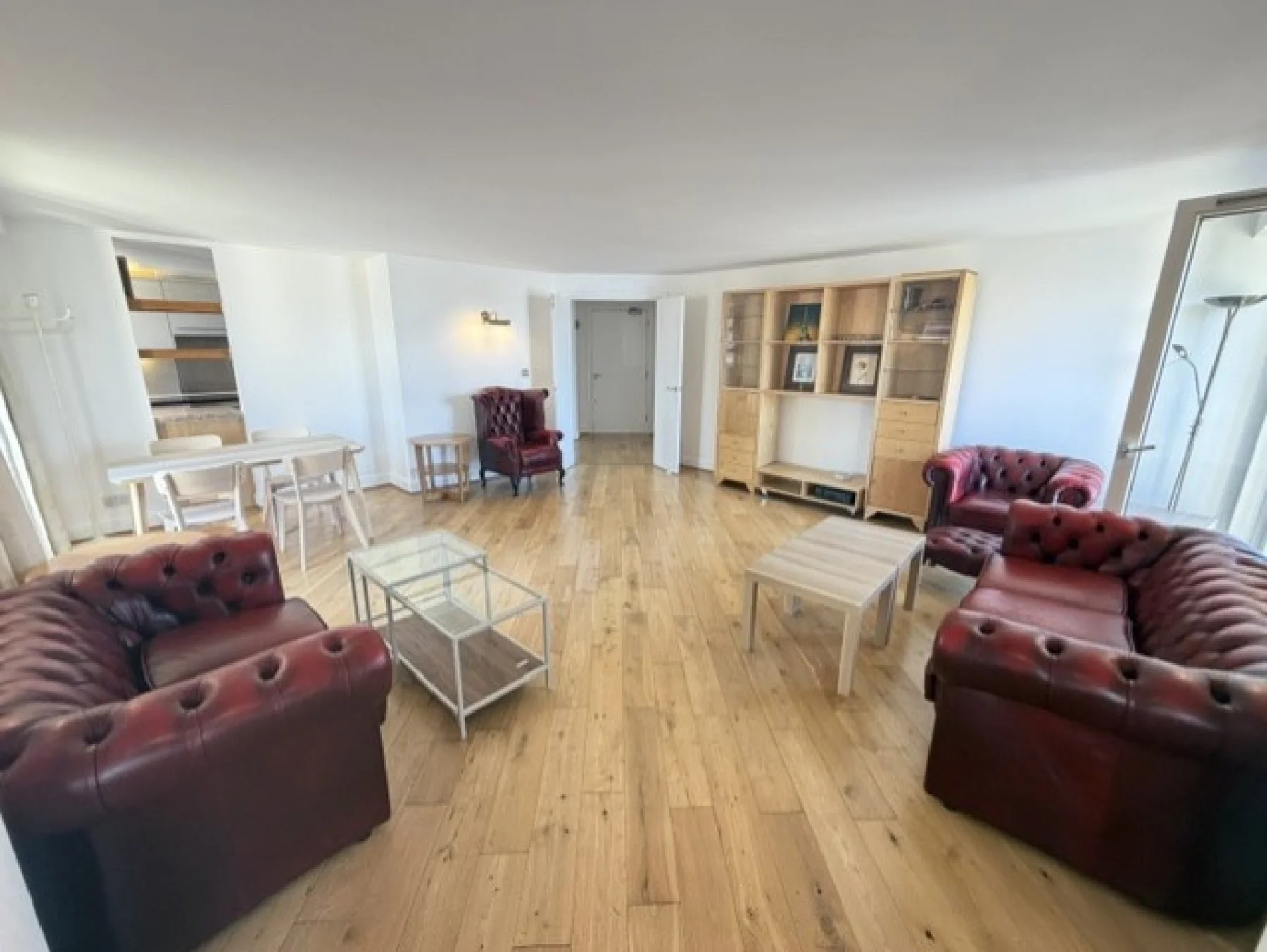 Flat Westferry Road in Greater London