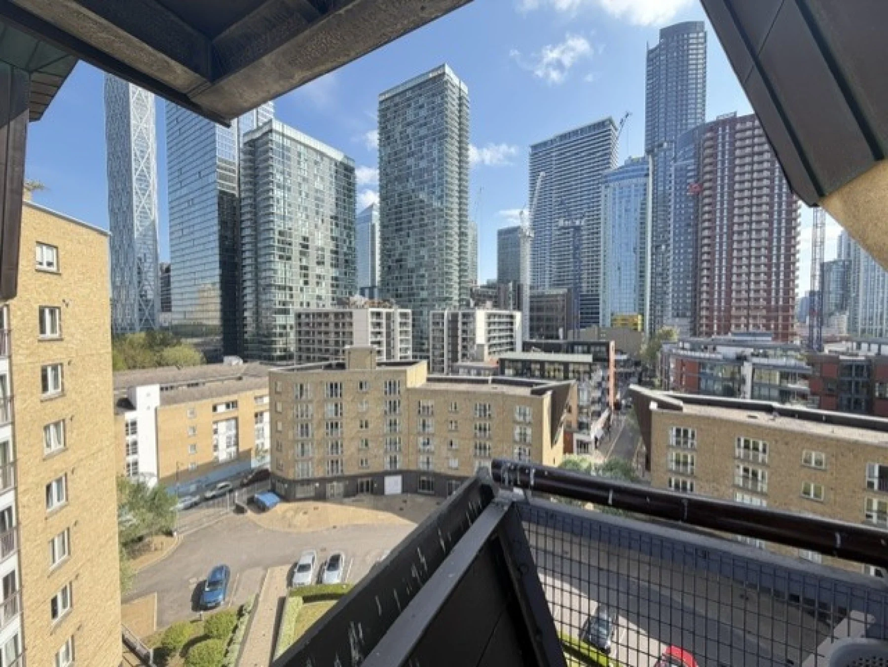 Flat Westferry Road in Greater London