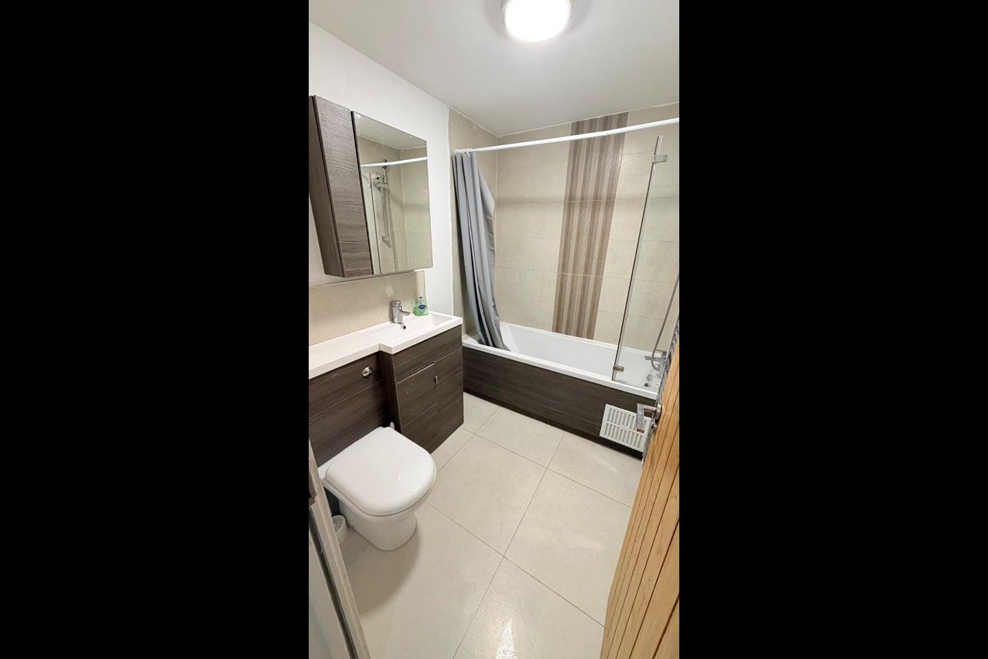 Flat Tawny Way in Greater London