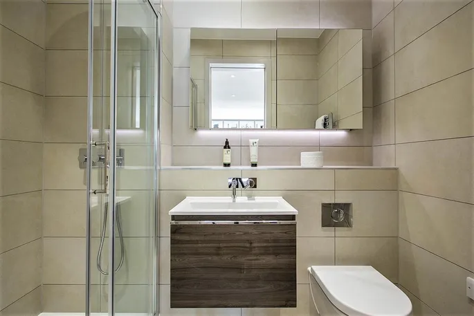 Flat Abbeville Road in Greater London
