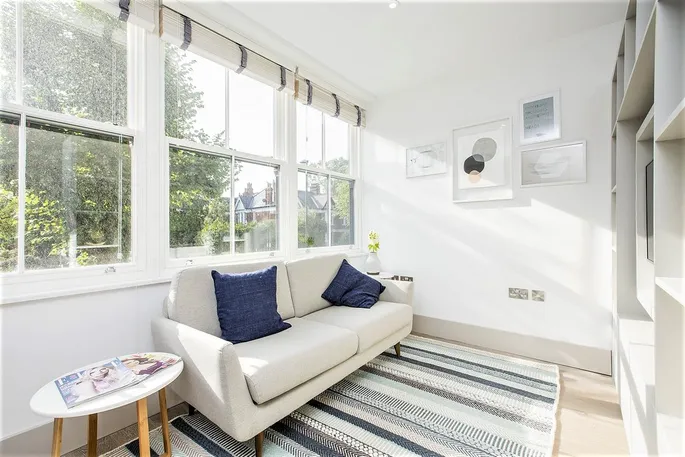 Flat Abbeville Road in Greater London