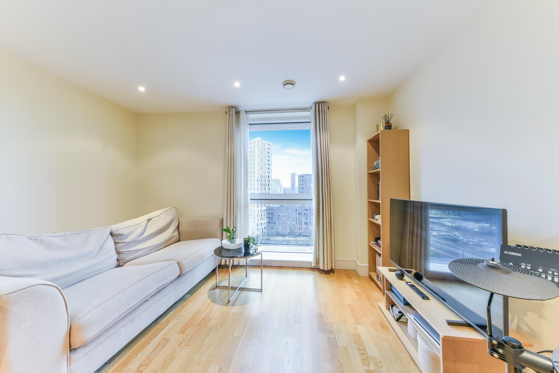 Flat Prestons Road in Greater London