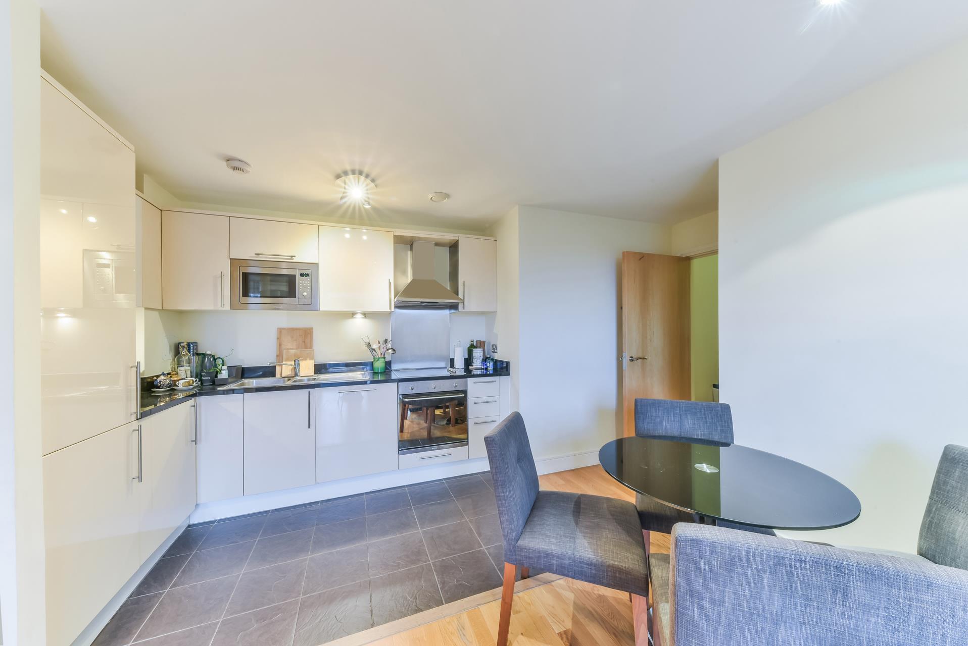 Flat Prestons Road in Greater London