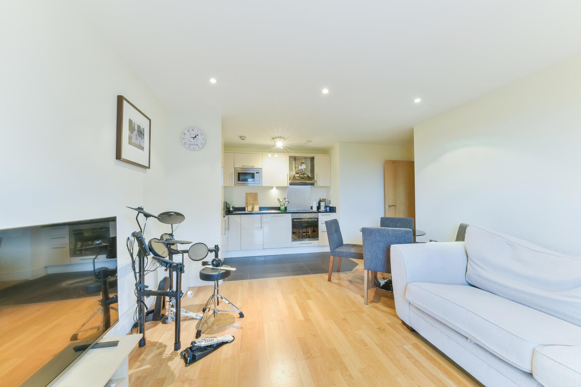 Flat Prestons Road in Greater London