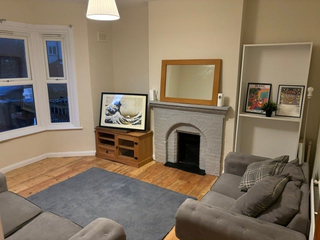 Room Crowther Road in Greater London