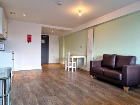 Flat Rhodes Street in Royton
