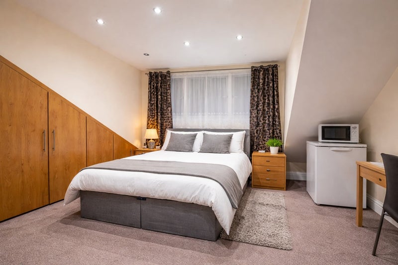 Room Cameron Road in Greater London
