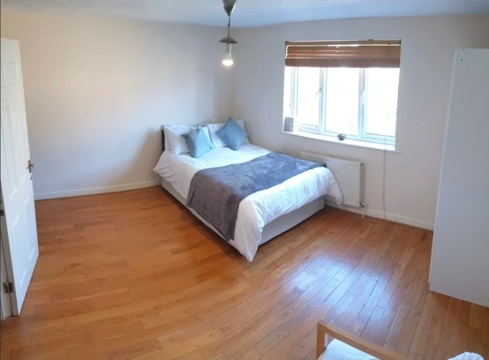 Room Perth Road in Greater London