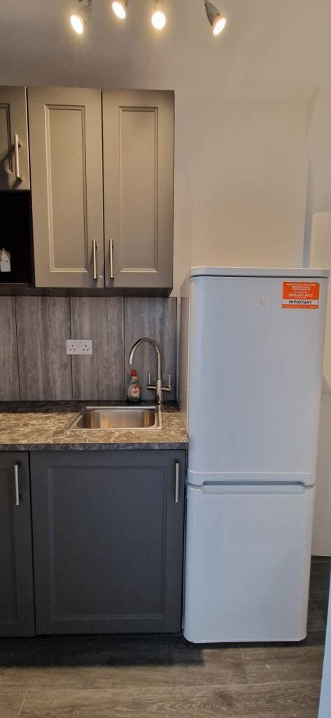 Flat Victoria Avenue in Greater London