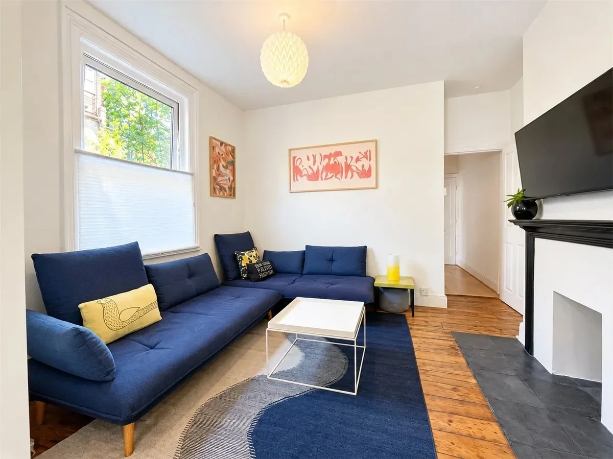 Room Fallsbrook Road in Greater London