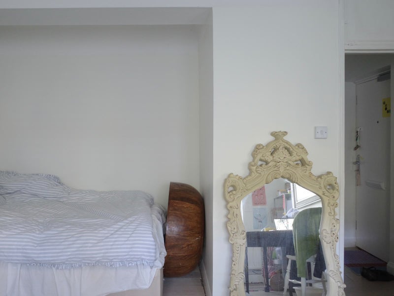 Flat Acol Road in Greater London